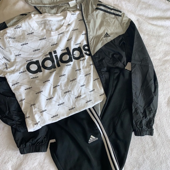 ADIDAS T shirt 🤍 - Picture 1 of 3